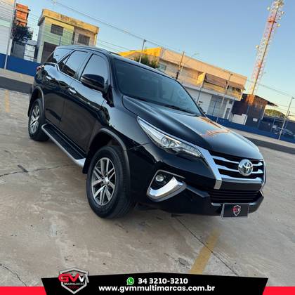 TOYOTA HILUX SW4 2.8 SRX 4X4 7 LUGARES 16V TURBO INTERCOOLER DIESEL 4P AUTOMÁTICO TOYOTA HILUX SW4 2.8 SRX 4X4 7 LUGARES 16V TURBO INTERCOOLER DIESEL 4P AUTOMÁTICO